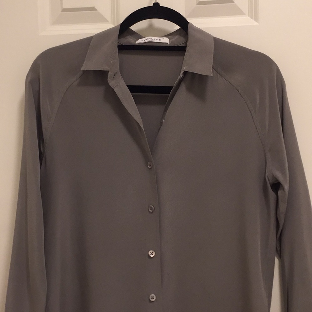 Like new Everlane gray silk blouse